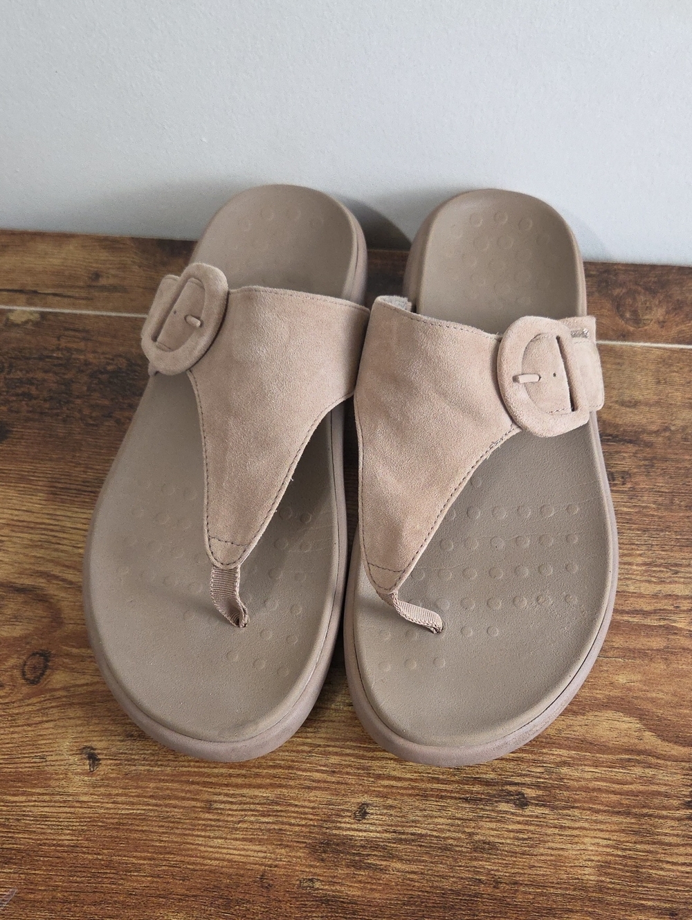 VIONIC Womens Activate Tan Suede Recovery Sandals Sz 10 Athleisure Comfy Coastal